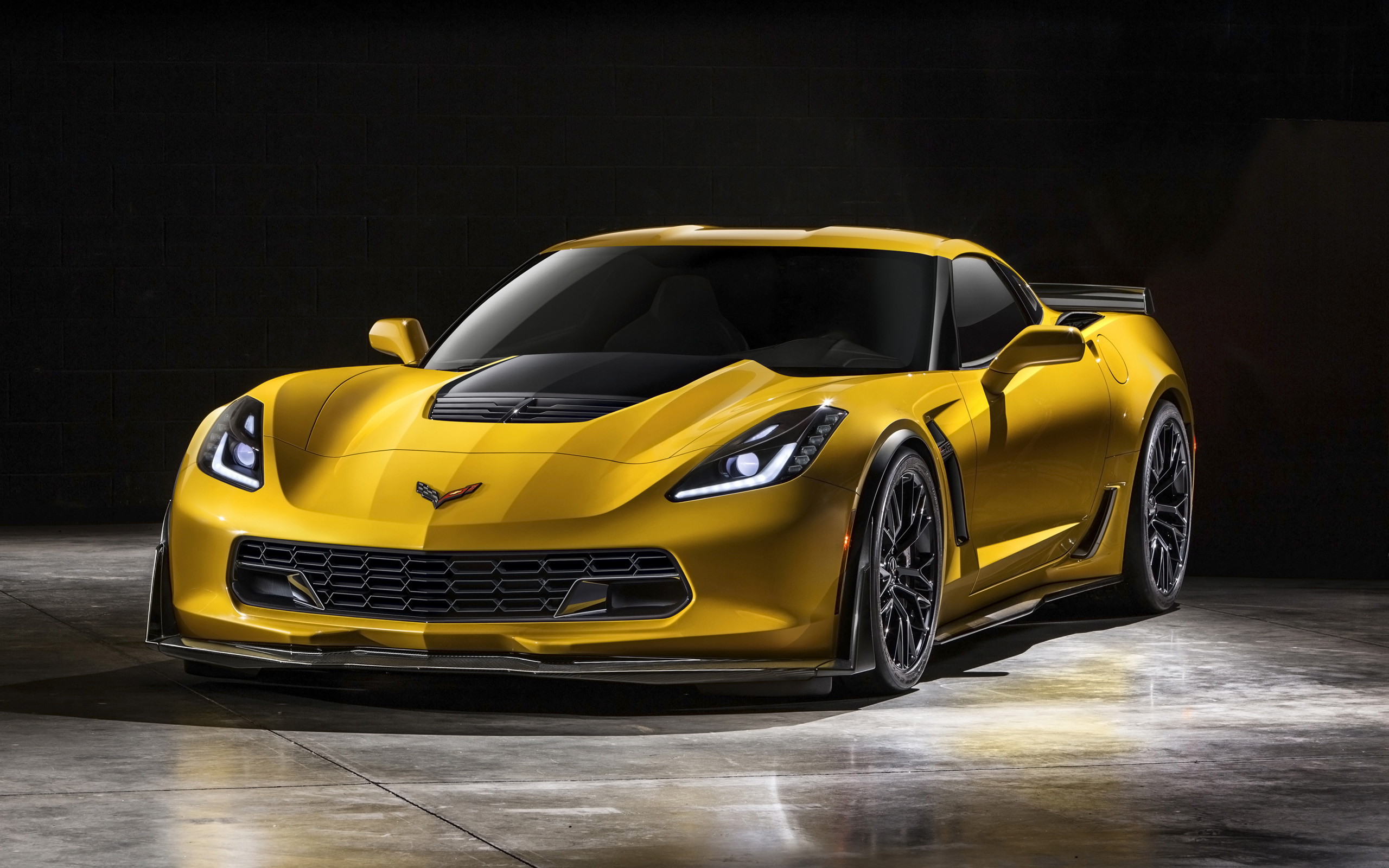 2015_chevrolet_corvette_z06-wide.jpg